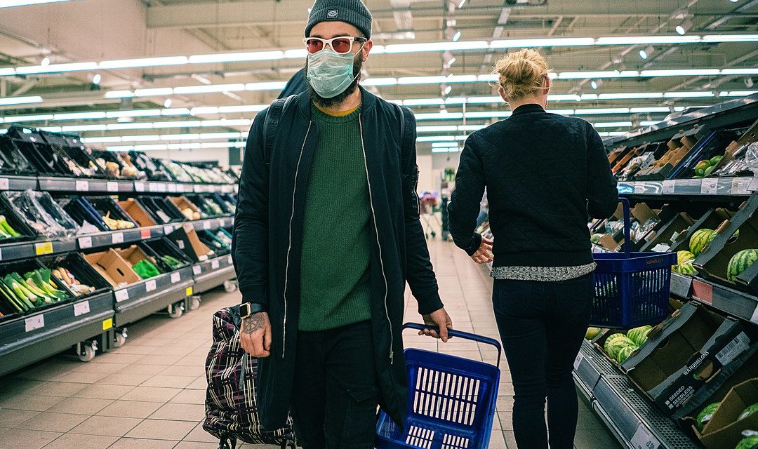 1080px-Coronavirus_COVID-19_face_mask_in_supermarket-1080x640